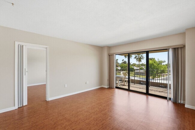 Foto del edificio - 10330 W Thunderbird Blvd
