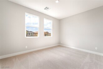 Building Photo - 1044 Forest Falcon Dr