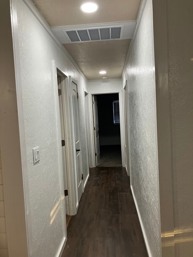 Foto del edificio - 4664 Primrose Ln