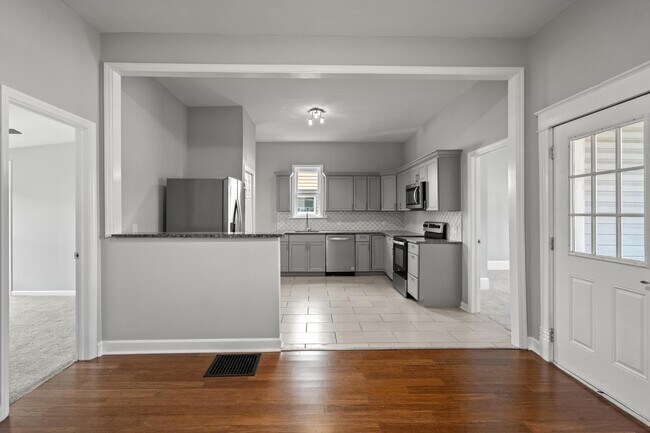 Building Photo - 132 Van Voast Ave