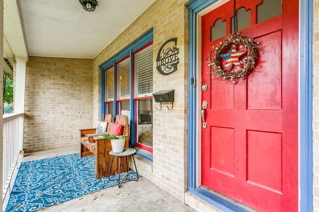 Foto del edificio - CHARMING 2-BEDROOM IN TERRELL HILLS