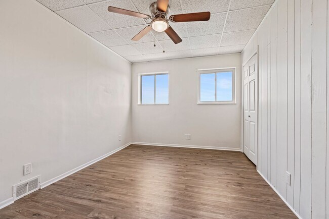 Photo - 4 bed 1 bath - all updated, central air, l... House