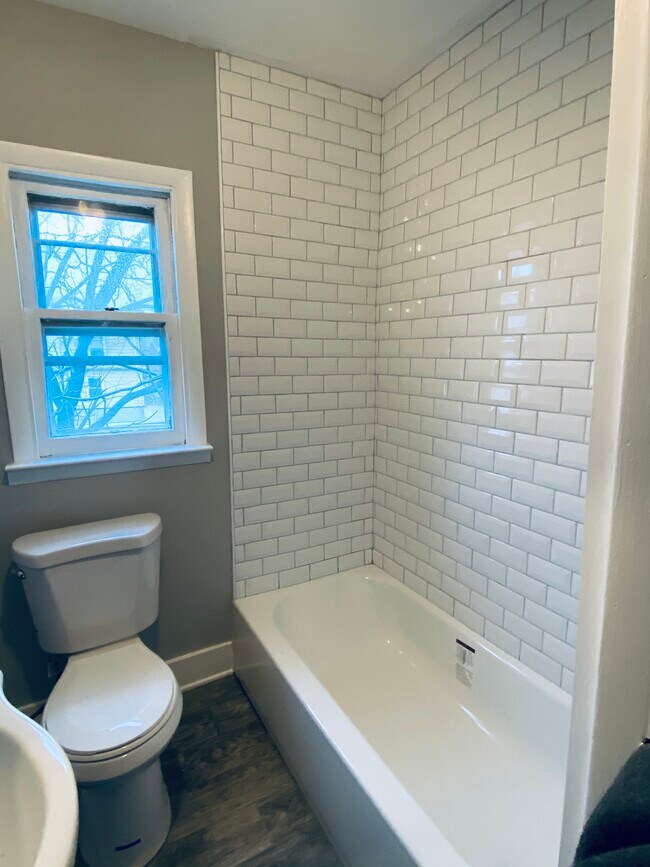 Building Photo - 227 Monmouth St