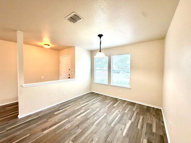 Building Photo - 10114 Emerald Sun