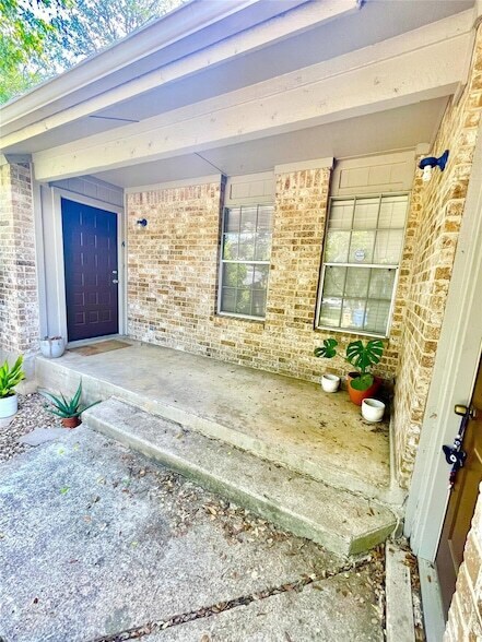 Foto del edificio - 7103 Woodhue Ct