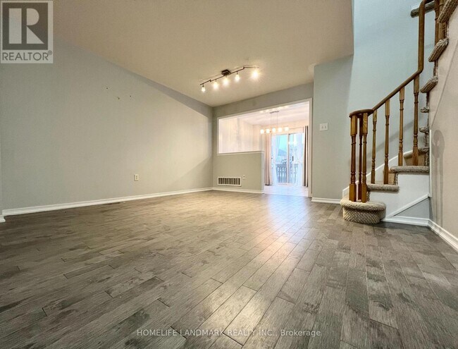 Photo du bâtiment - 1850 Creek Way