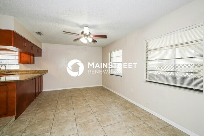Foto del edificio - 3 Bedroom Pet-Friendly Home in Tampa, FL w...