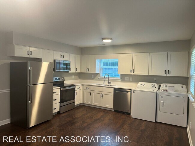 Building Photo - 2 br, 1 bath House - 211 Bridgefield Place...