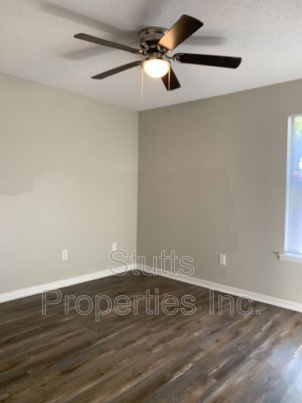 505 N Dickson St Unit B8, Tuscumbia, AL 35674 Condo for Rent in