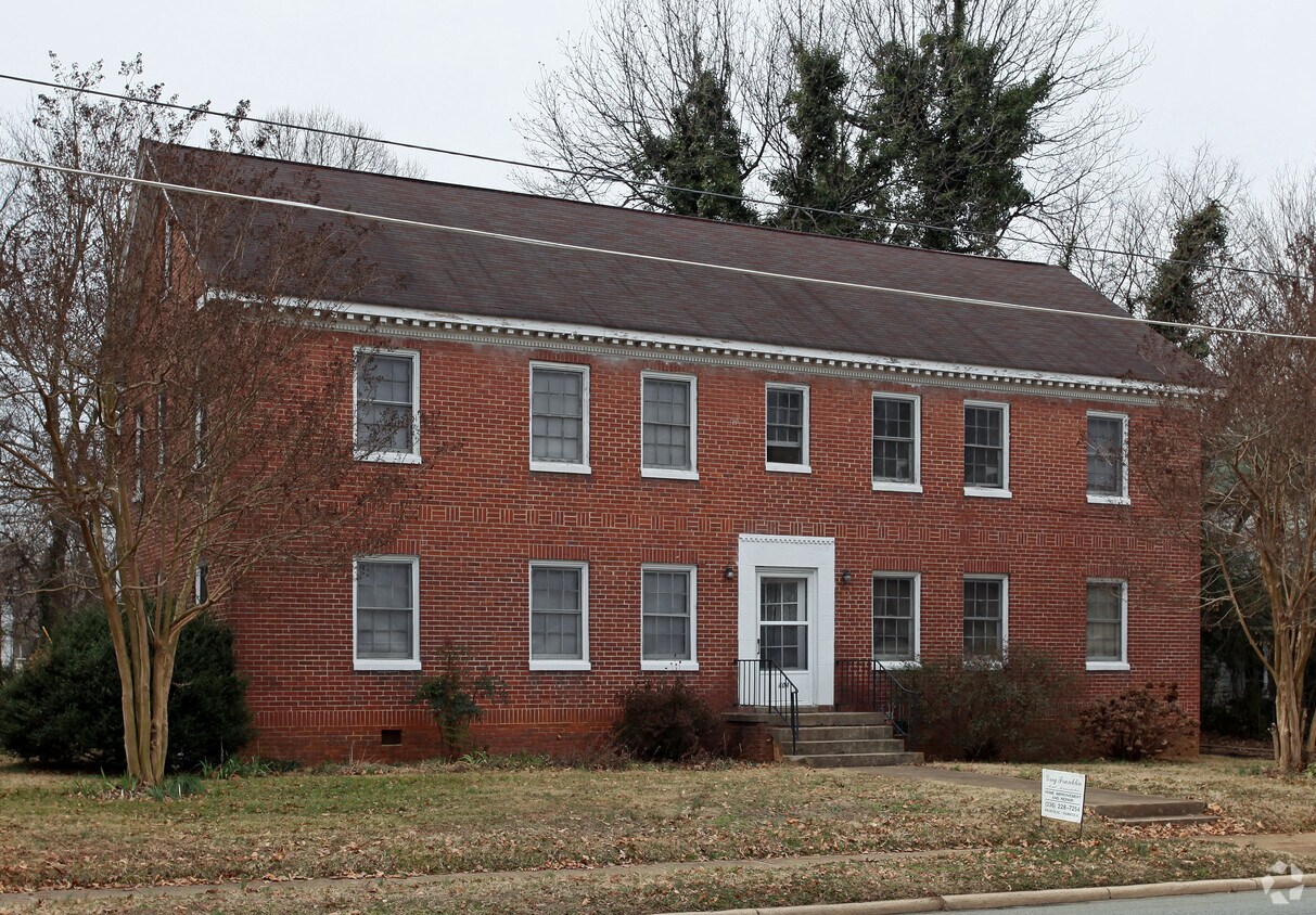 Primary Photo - 404 N Main St