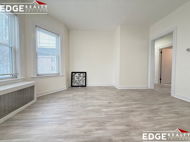 Building Photo - 76 Antwerp St