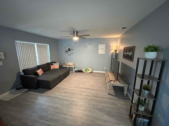 Building Photo - 1926 45th St S