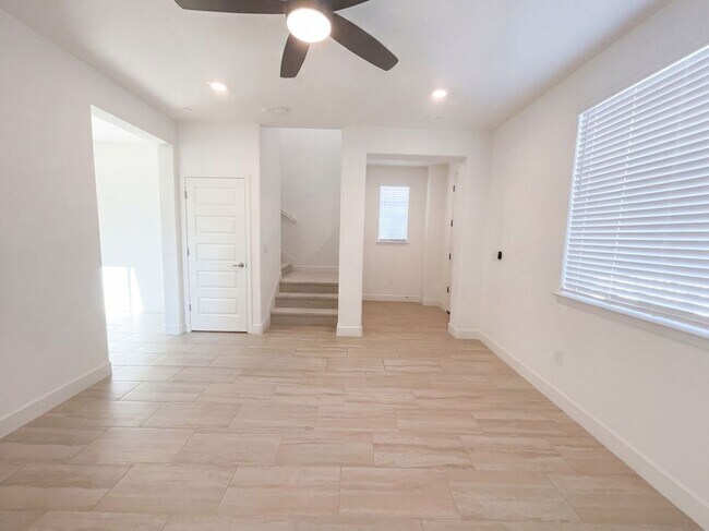 Foto del edificio - 7962 Carraway Dr
