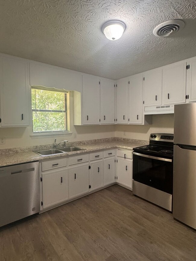 Foto del edificio - 1120 Sweetwater Cir