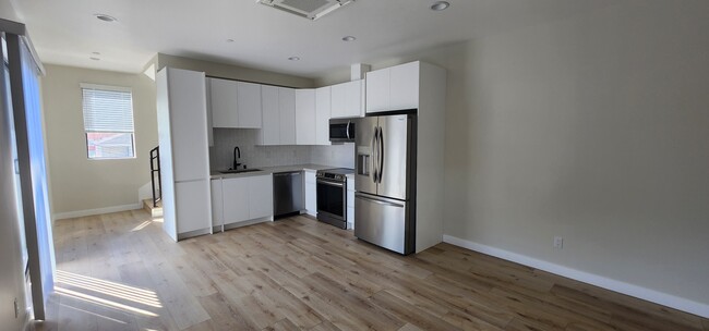 Foto del edificio - 5077 Pickford St