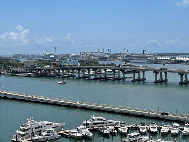 Building Photo - 1717 N Bayshore Dr