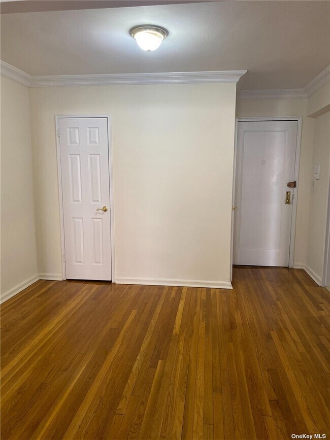 Foto del edificio - 50 S Middle Neck Rd