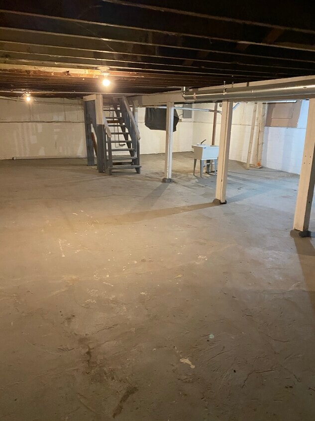 1326 Shields Ave, Chicago Heights, IL 60411 House Rental in Chicago