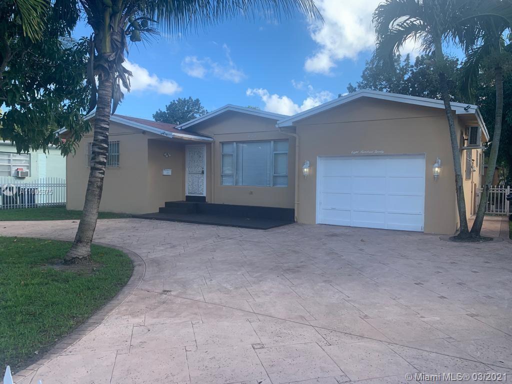 Foto principal - 820 NE 158th St