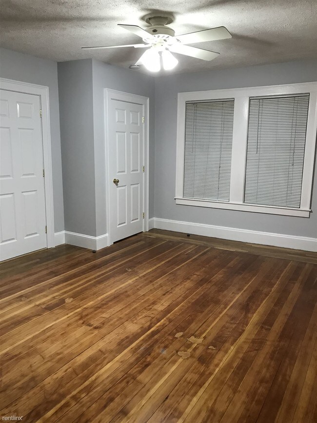 Building Photo - 3 br, 1 bath Duplex - 38 Richards St