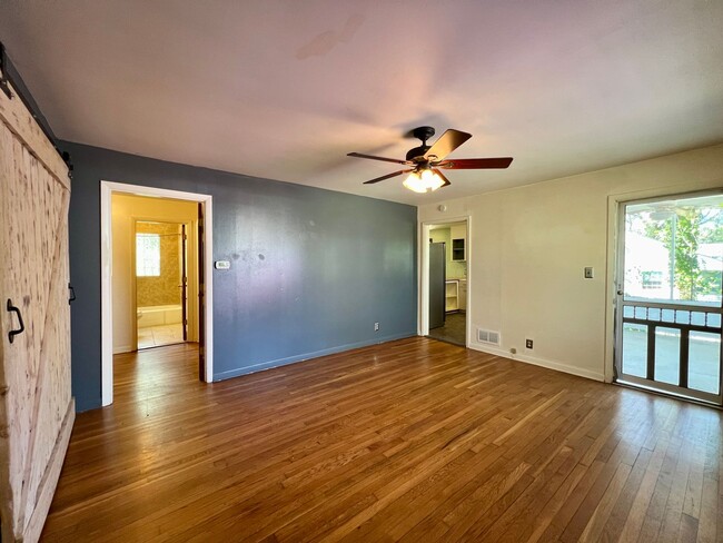 Foto del edificio - 3 Bedroom, 1 Bath, Nice Backyard!