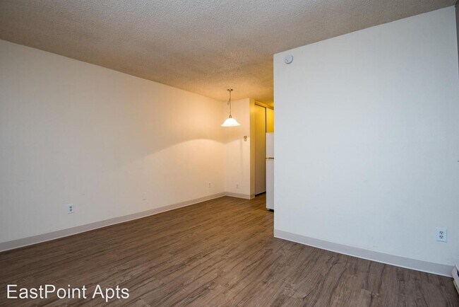 Foto del edificio - 12450-12530 S E Powell Ct