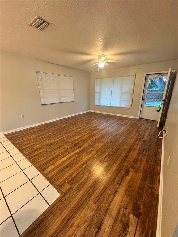 Foto del edificio - 2896 Meadow Lake Ave