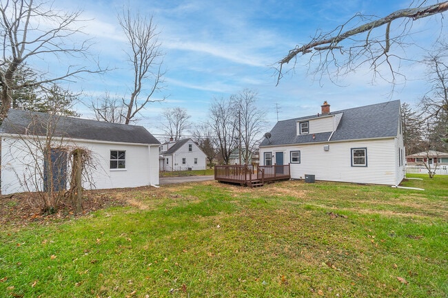 Building Photo - 176 Robinwood Ave