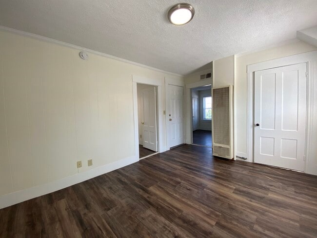 Building Photo - 62 Ferry St