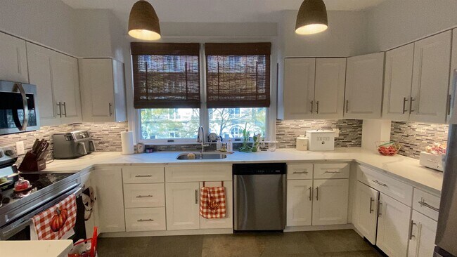 Building Photo - 203 Shearwater Ct W