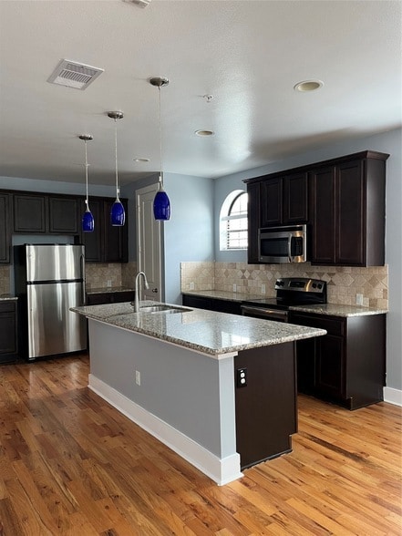 Photo - 315 W Clay St Apartment