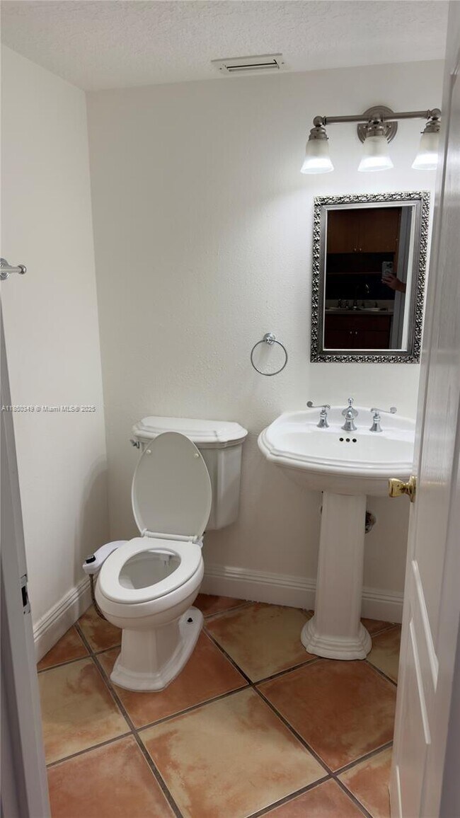 Foto del edificio - 3725 S Ocean Dr