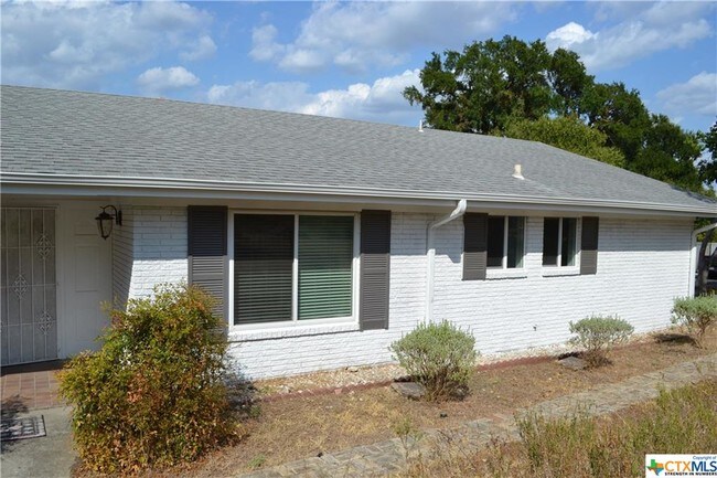 Building Photo - 102 E Mimosa Cir