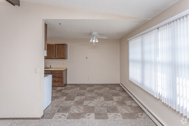 1HAB, 1BA - 700 ft² - Crestview Manor Apartments