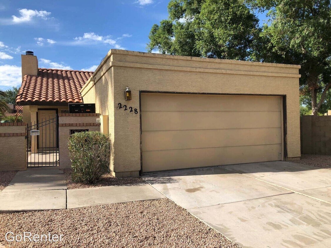 Foto principal - 2228 E Forge Ave