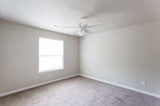 Building Photo - 1000 Foster Dr