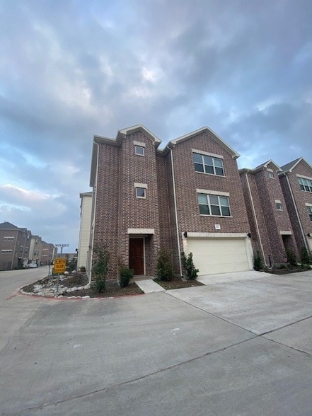 Building Photo - 11603 Main Ash Dr