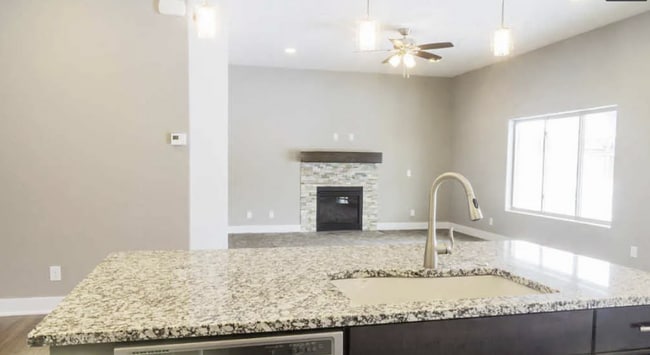 Building Photo - Spacious 5 Bedroom/3Bath Single Family Home