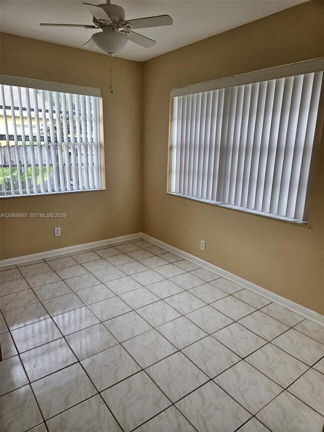 Foto del edificio - 1008 NE 34th Ct