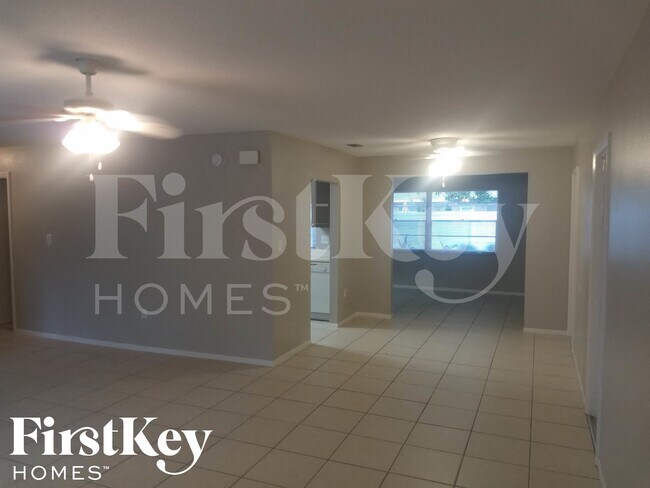 Building Photo - 3109 22nd Ave W