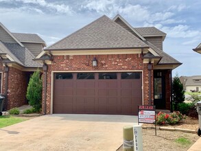 Building Photo - 2800 Village Meadow Cv