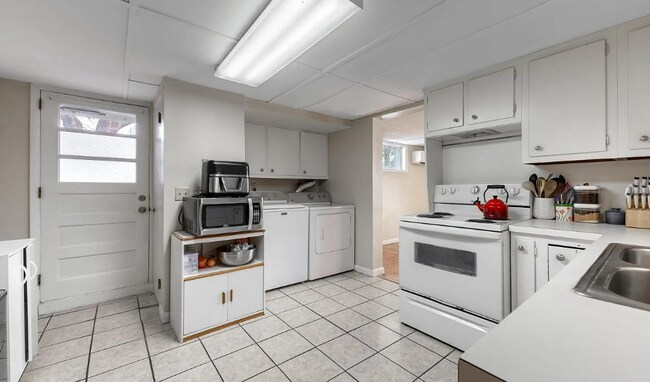 Foto del edificio - Charming 2 Bedroom in Overlook Heights