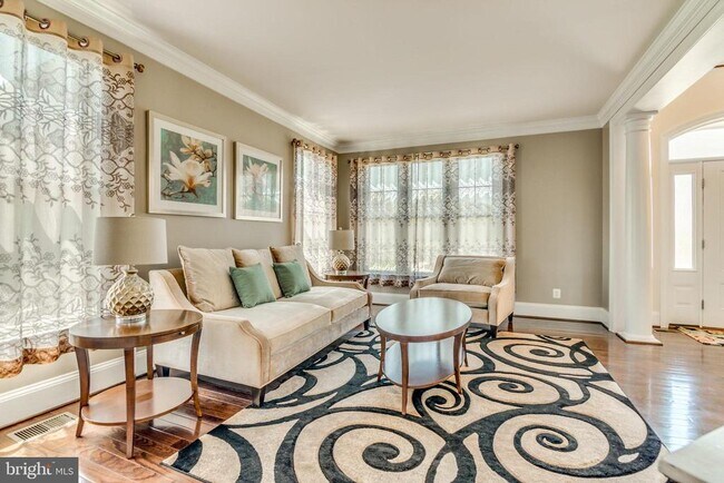 Foto del edificio - 1751 Tysons Crest Ln