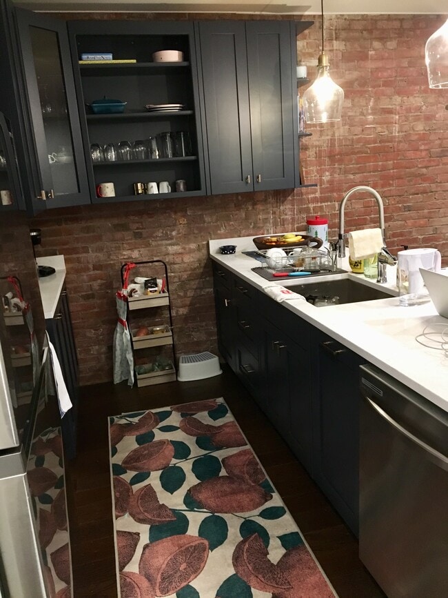 Fully renovated kitchen with all new appliances - 1000 Fell St Apartments