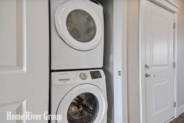 Building Photo - WAIVED APP FEES $250 OFF FIRST MONTH'S RENT!