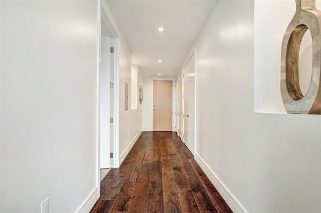 Building Photo - 501 West Ave