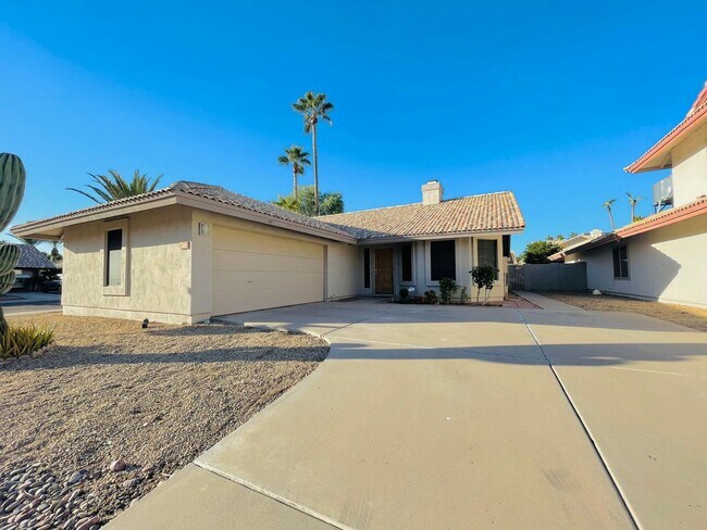 Foto del edificio - COMING SOON! ADORABLE 3 BEDROOMS/ 2BATHS SINGLE LEVEL HOME!!