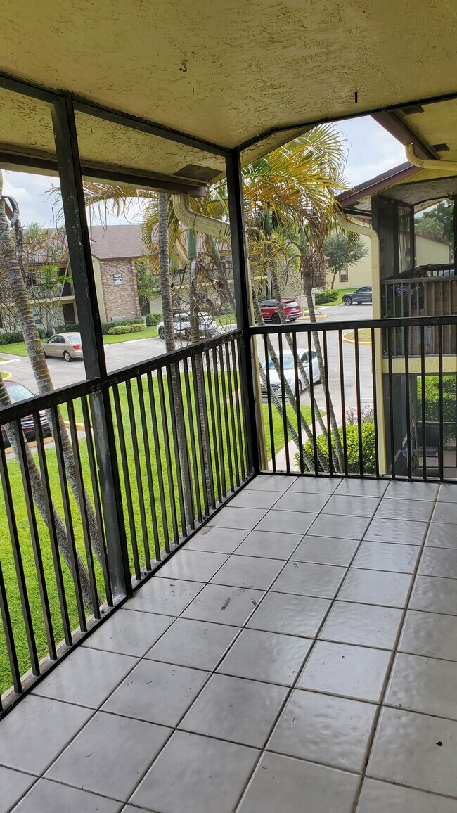 Foto del edificio - 10015 Winding Lake Rd