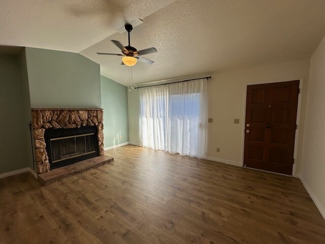 Foto del edificio - 49400 River Park Rd