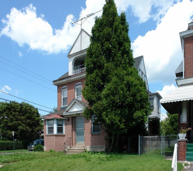 Building Photo - 1029 West Main St